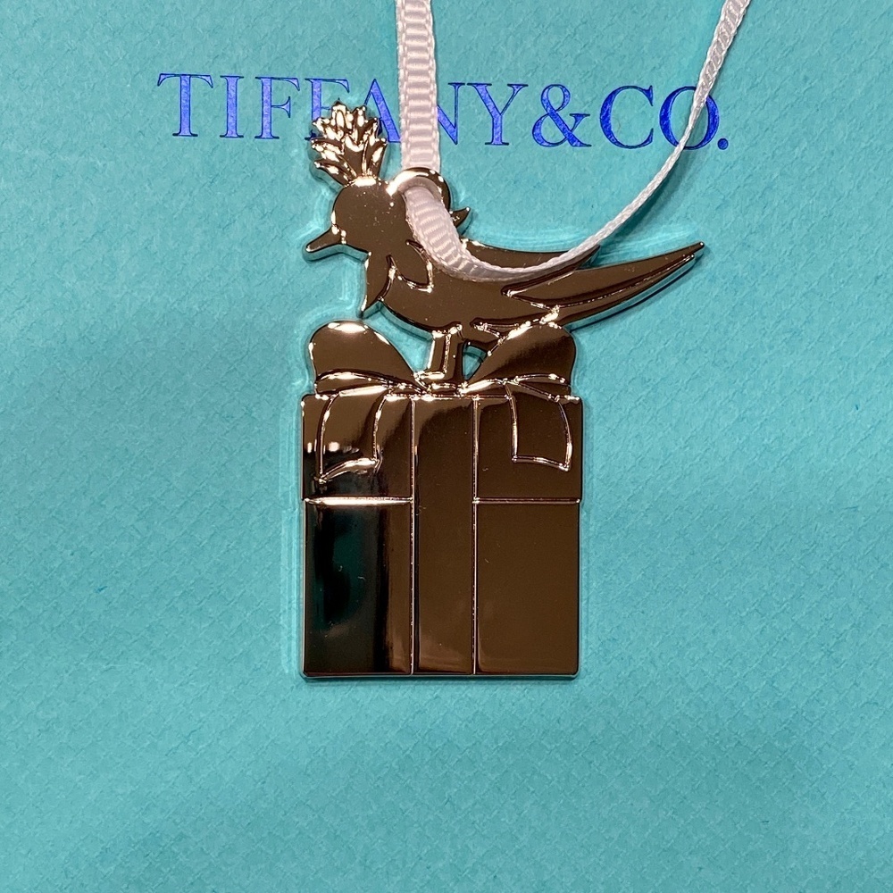 Tiffany & Co. Bird on Gift Silver Holiday Ornament – Limited Edition 2025 pkging
